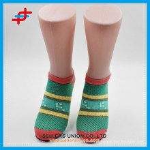 Serviço OEM moda verão novo design meias de malha de listra de cor brilhante no tornozelo